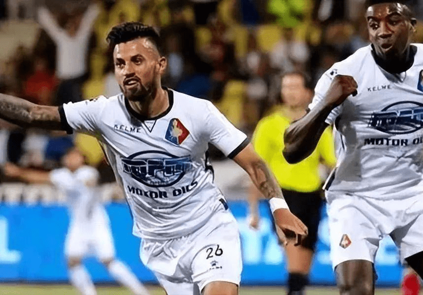 在队友陷入 在队友陷入